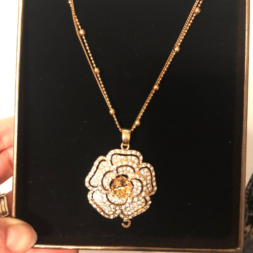 Flower necklace